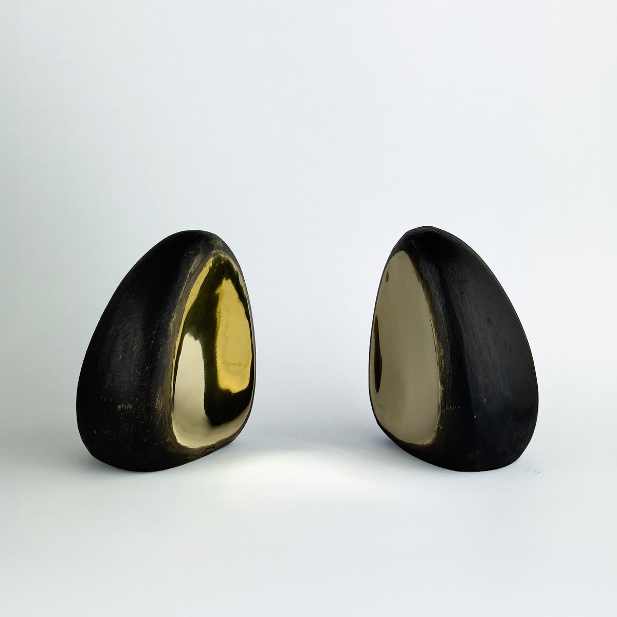 A pair of newly cast brass drop bookends by Werkstätte Carl Auböck, available at Sigmar London. These sculptural pieces blend vintage inspiration with modern craftsmanship, showcasing Auböck’s signature organic forms and timeless design.