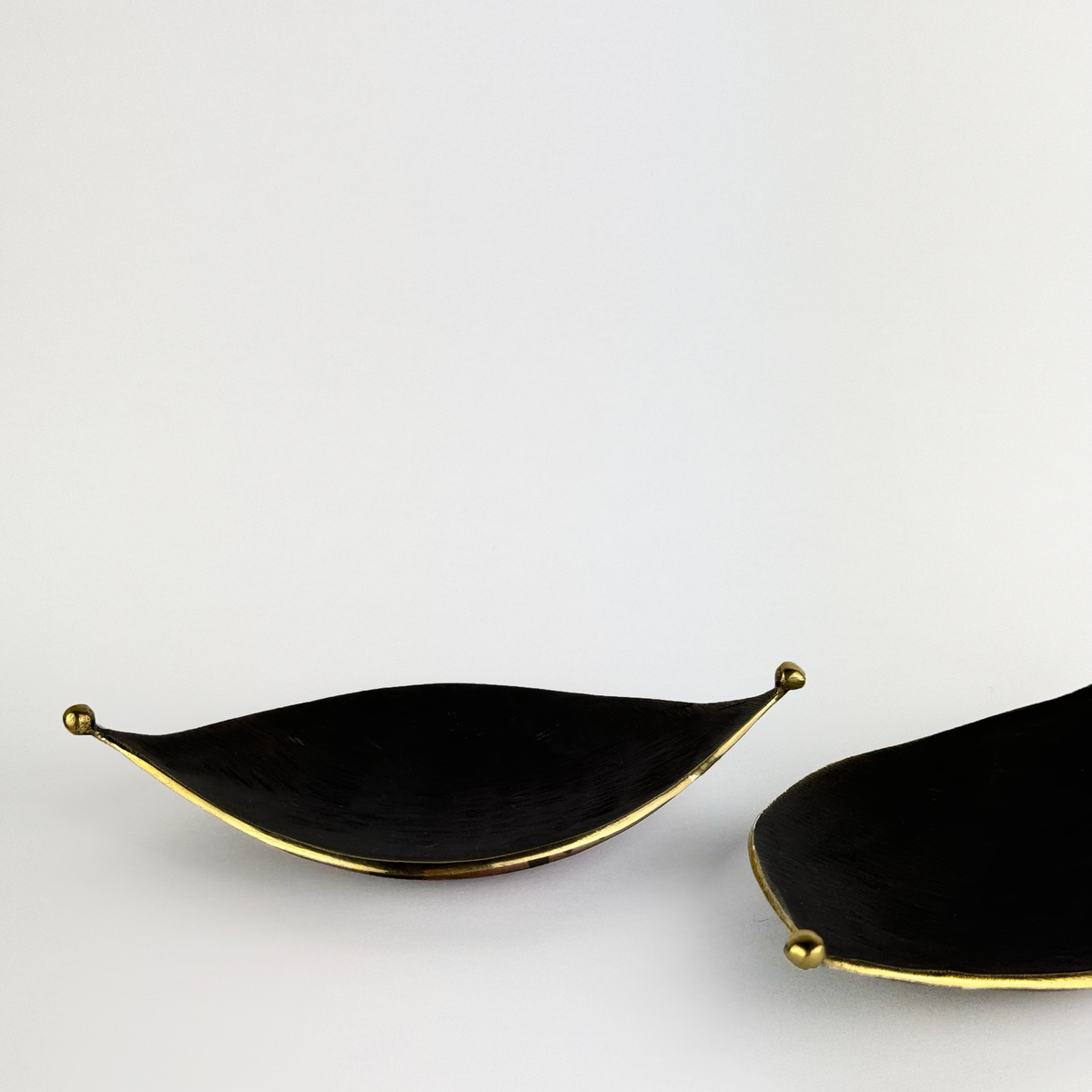 A midcentury leaf tray by Carl Auböck, available at Sigmar London. Crafted in brass with a textured finish, this versatile piece serves as an ashtray or decorative tray, exemplifying modern design and fine Austrian craftsmanship.