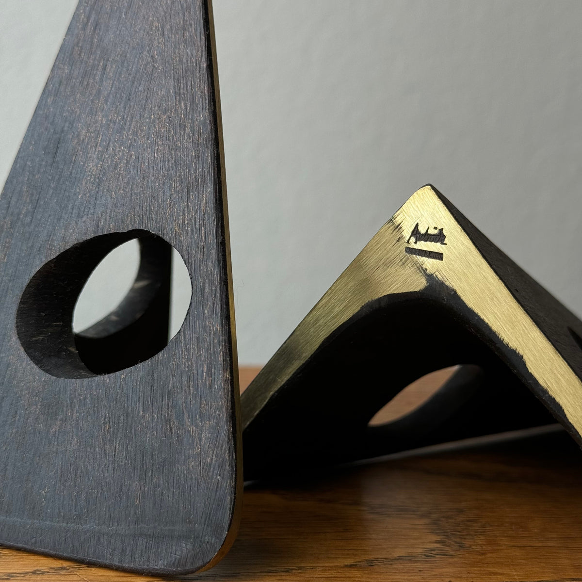 A solid cast brass bookend named 'Mask,' model 4100, designed by Carl Auböck. Based on a 1950s design, this piece is a sleek home accessory emblematic of modernist design.