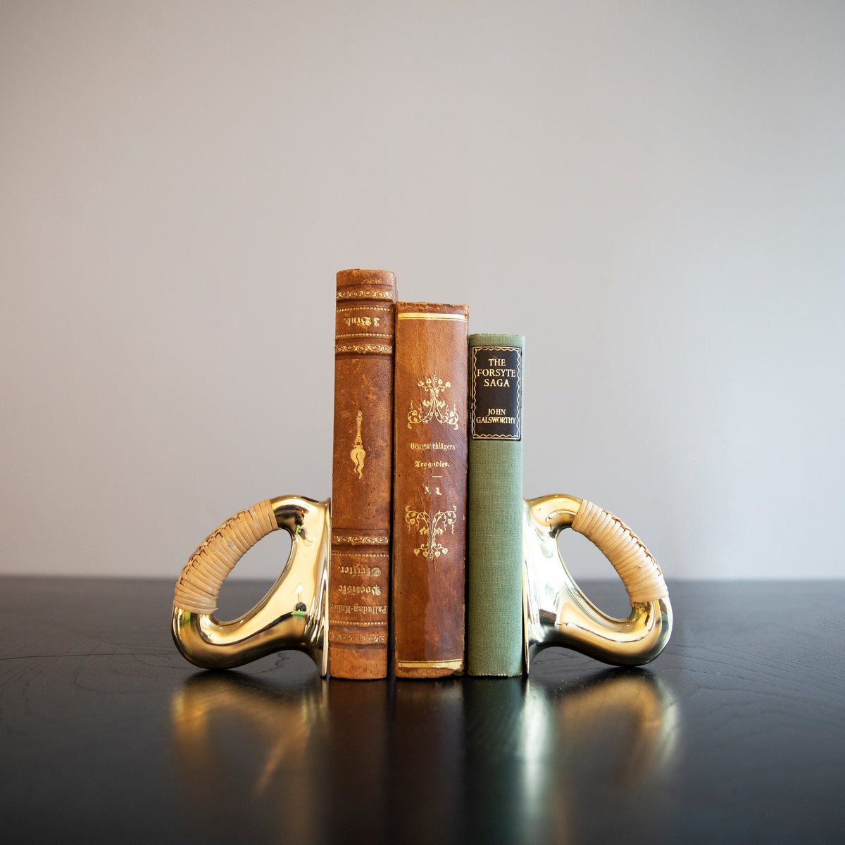 A pair of polished brass flat iron bookends by Carl Auböck, crafted in the Werkstätte Auböck workshop, Austria, 1943. These bookends showcase timeless mid-century Austrian design and exceptional craftsmanship.