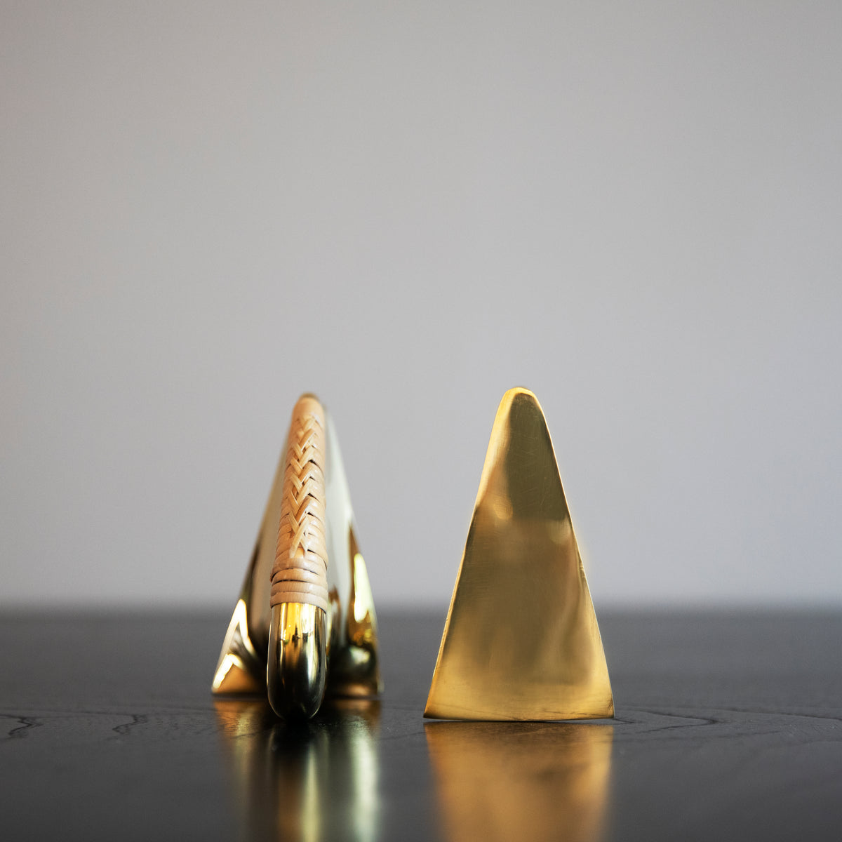 A pair of polished brass flat iron bookends by Carl Auböck, crafted in the Werkstätte Auböck workshop, Austria, 1943. These bookends showcase timeless mid-century Austrian design and exceptional craftsmanship.