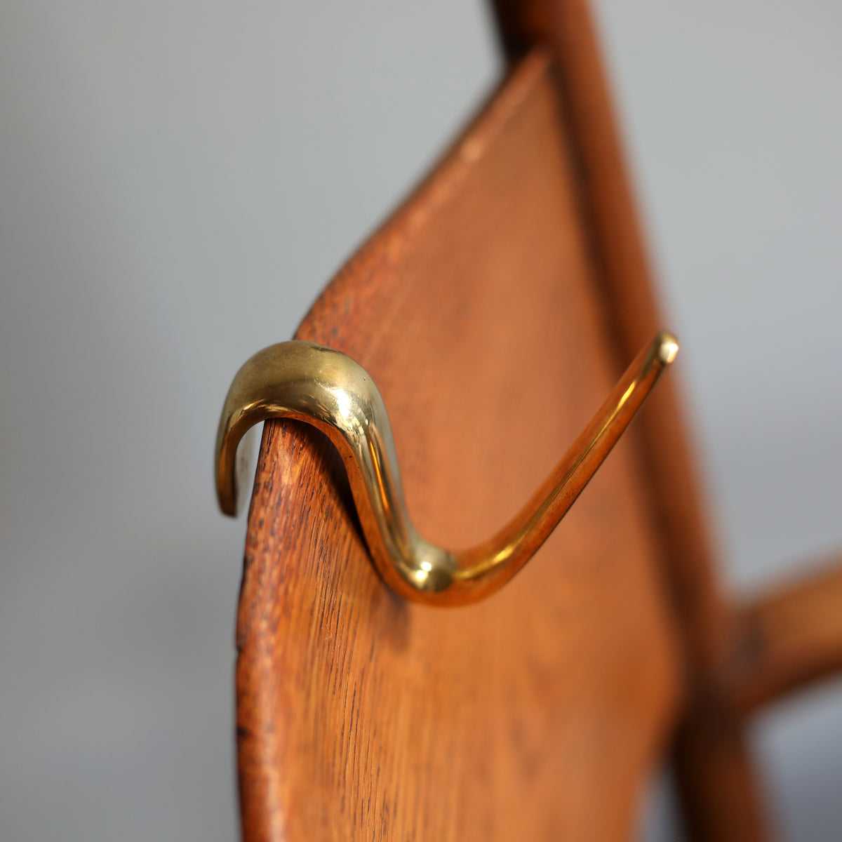 An S-hook designed by Carl Auböck, crafted in the Werkstätte Auböck workshop, Vienna, Austria. Made from brass and designed to be wardrobe-mounted, this piece reflects mid-century Austrian design and craftsmanship.