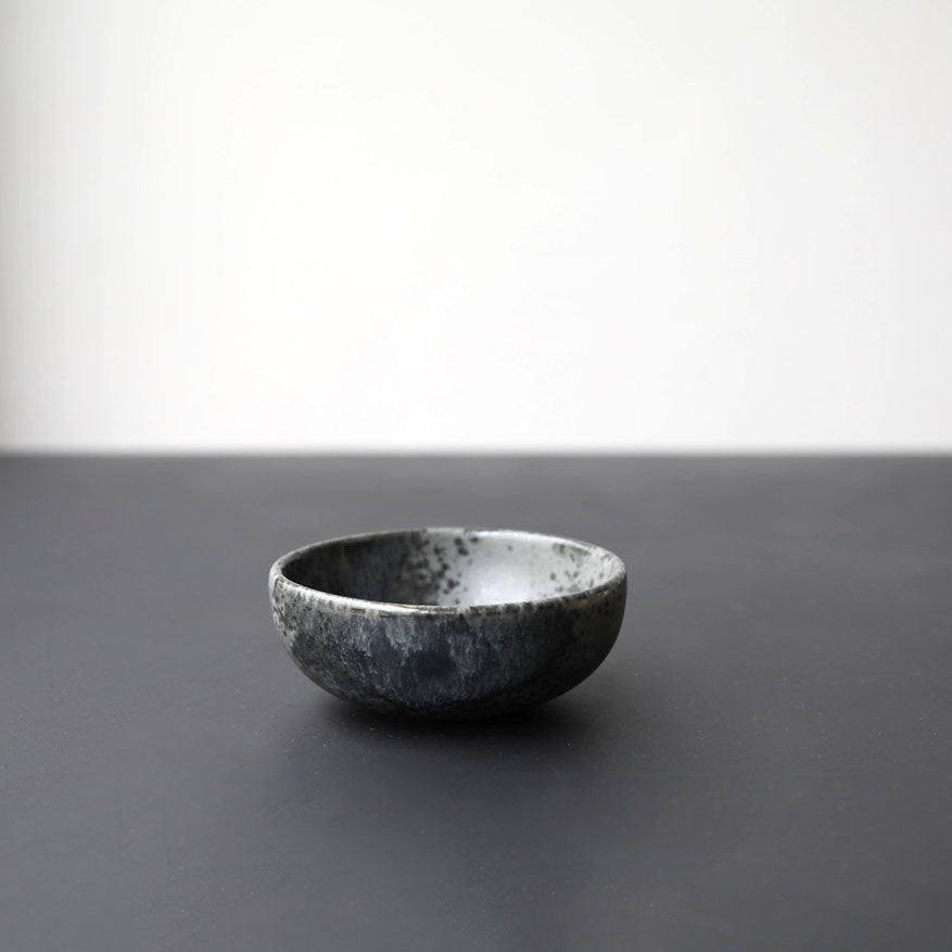 Small bowl by Kasper Würtz, featuring a ‘Shape 7’ glaze in finish E. This handcrafted ceramic piece reflects Würtz’s signature Nordic craftsmanship and refined glazing techniques.