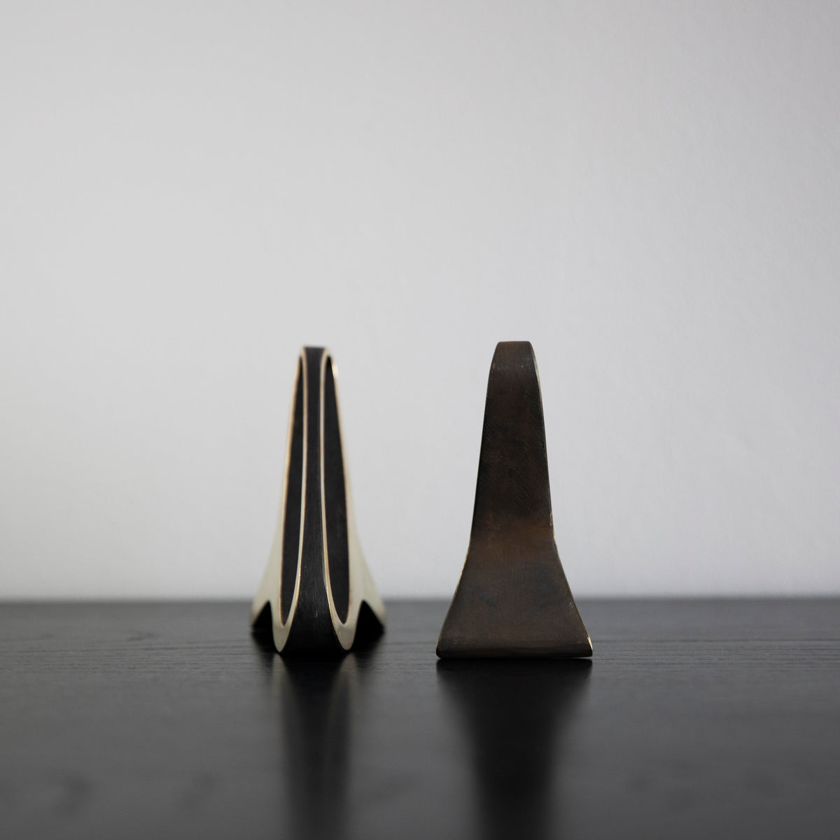 A brass earlobe-shaped bookend by Carl Auböck, crafted in the Werkstätte Auböck workshop and available at Sigmar London. This midcentury design piece exemplifies the innovative and artistic craftsmanship of Austrian modernism.